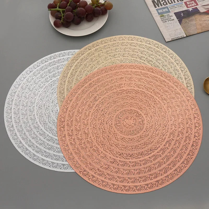 tapis table moderne blanc rayures concentriques beige rose anti dérapant