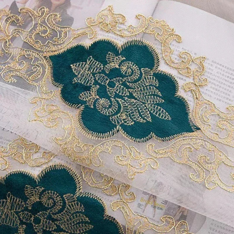 rideau blanc vert doré brodé floral élégant moderne fenêtre hospitalité
