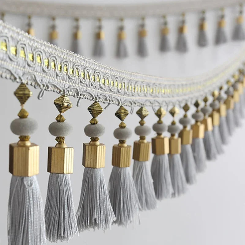 ruban brodé pompons rouge doré classique élégant blanc marron gris décoration artisanal bricolage