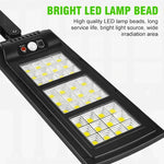 Lampe solaire en fonctionnement avec détecteur de mouvement activé