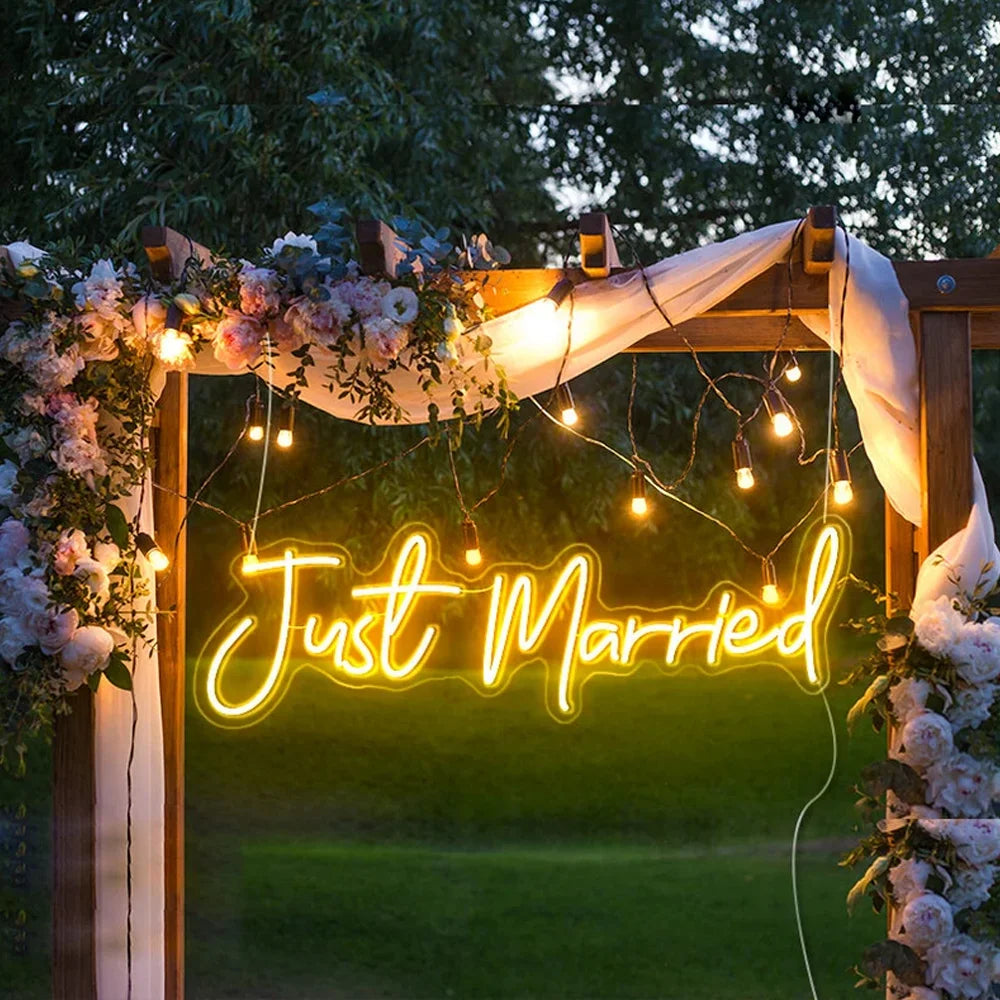 néon lumineux Just Married moderne transparent câble USB multicolore blanc roseDecorationMurialePartie