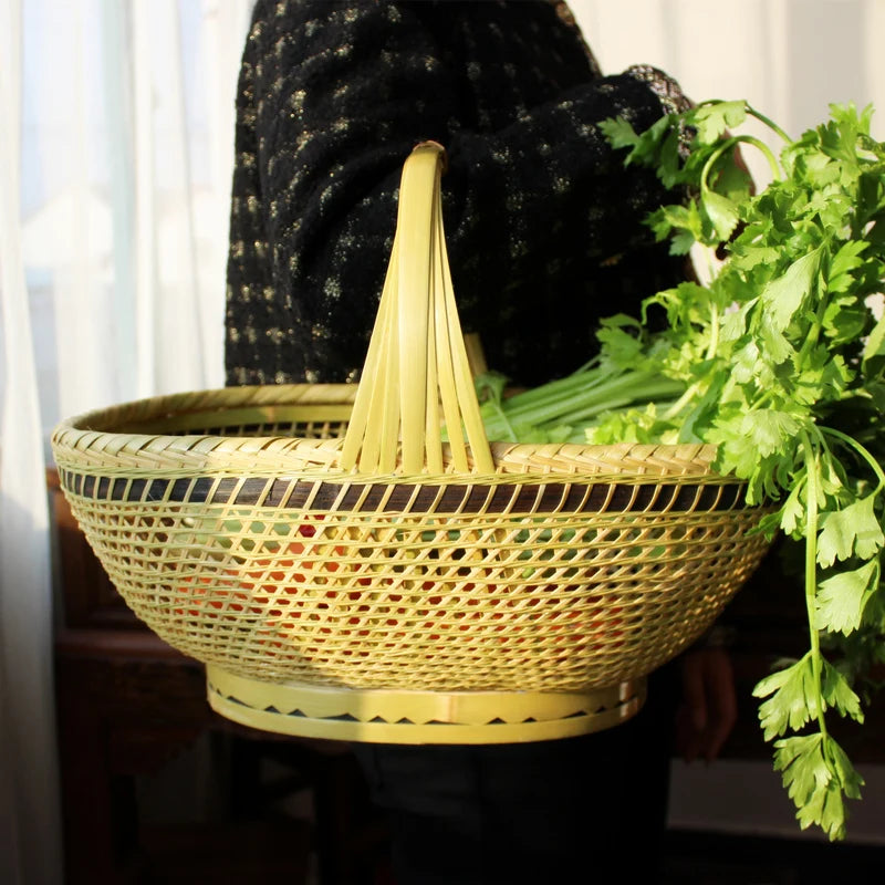 panier rangement vert clair tissé motifs géométriques rustique poignées tressées fruits légumes traditionnel