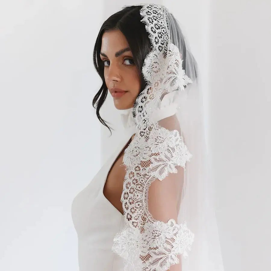 voile mariée mantilla dentelle polyester blanc élégant fixation inclusion jupe transparente