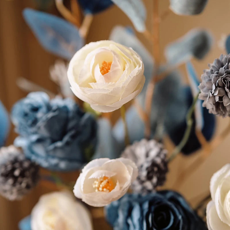bouquet fleurs artificielles vase bleu foncé blanc crème modernes décoration intérieure mariage anniversaire