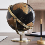 globe terrestre métal noir détaillé cartographie ornements éducation décoration classique fixations métal