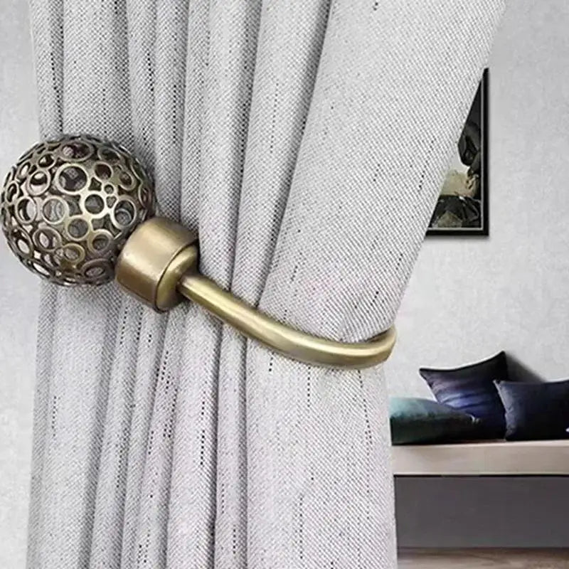 boucle rideau métal bronze argenté doré cuivre moderne élégante perforée sphérique