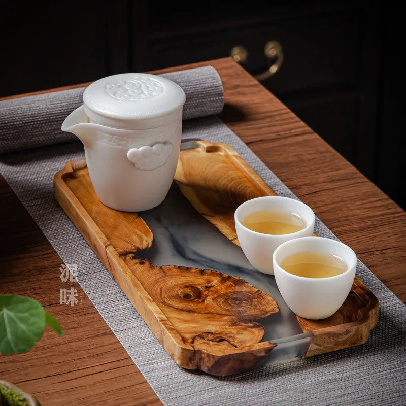 Plateau utilisé avec théière et tasses