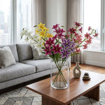 décoration intérieure moderne bouquet fleurs artificielles violet rose blanc jaune vase rectangulaire