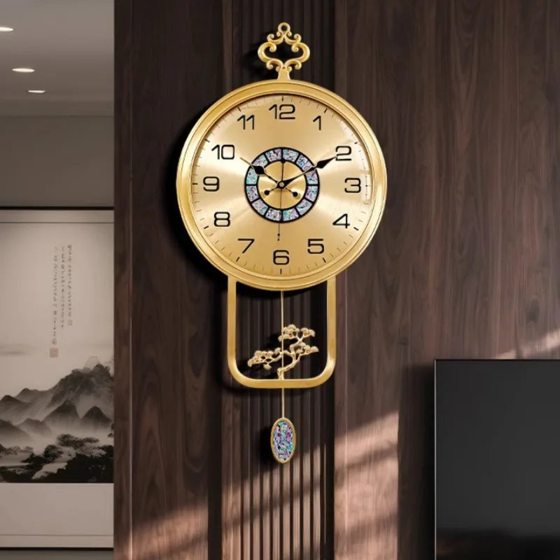 horloge murale vintage dorée chiffres noirs motif mosaïque cerf floral classique fixée pendule