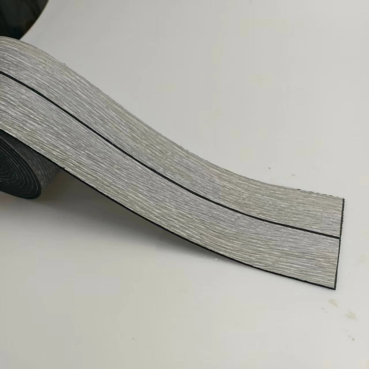 ruban auto adhésif épais 300cm gris clair rayures noires moderne bordure porte fenêtre