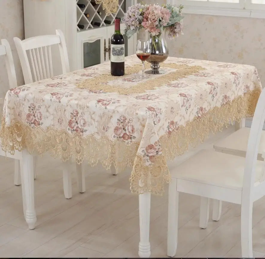 nappe table rectangulaire brodée fleurs roses beige doré bordure dentelle classique romantique