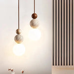 Suspension lumineuse moderne pierre gris beige brun clair texture granulée câble noir salon chambrehôtel