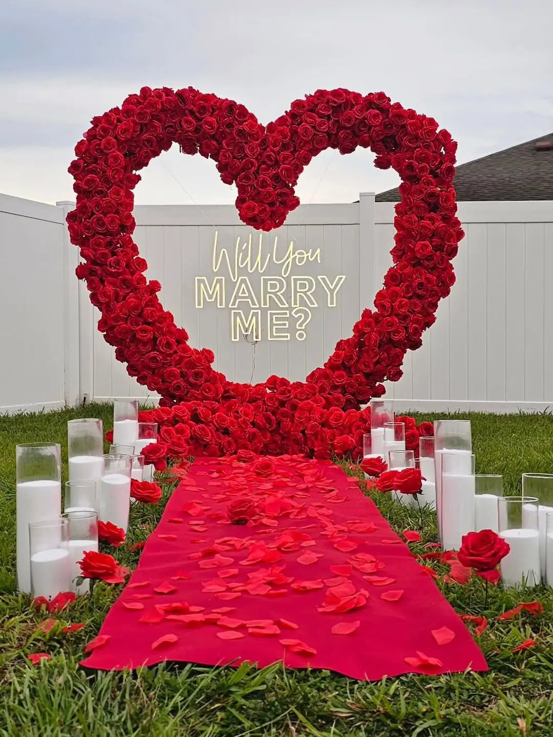 arche decorative coeur roses rouges blanches evenements anniversaires fete mariage deco romantique lettres lumineuses
