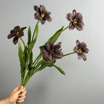 décoration intérieure bouquet fleurs artificielles tulipes violet orange jaune blanc marron réaliste