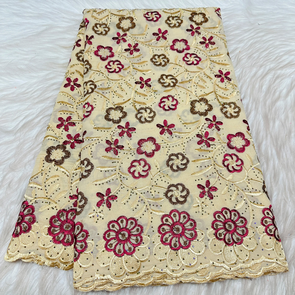 tissu dentelle coton brodé fleurs motif broderie africaine voile suisse vêtement élégant