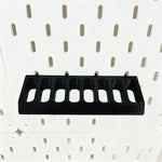 organiseur outils mural blanc noir rouge industriel panneau troué pince tournevis fixations