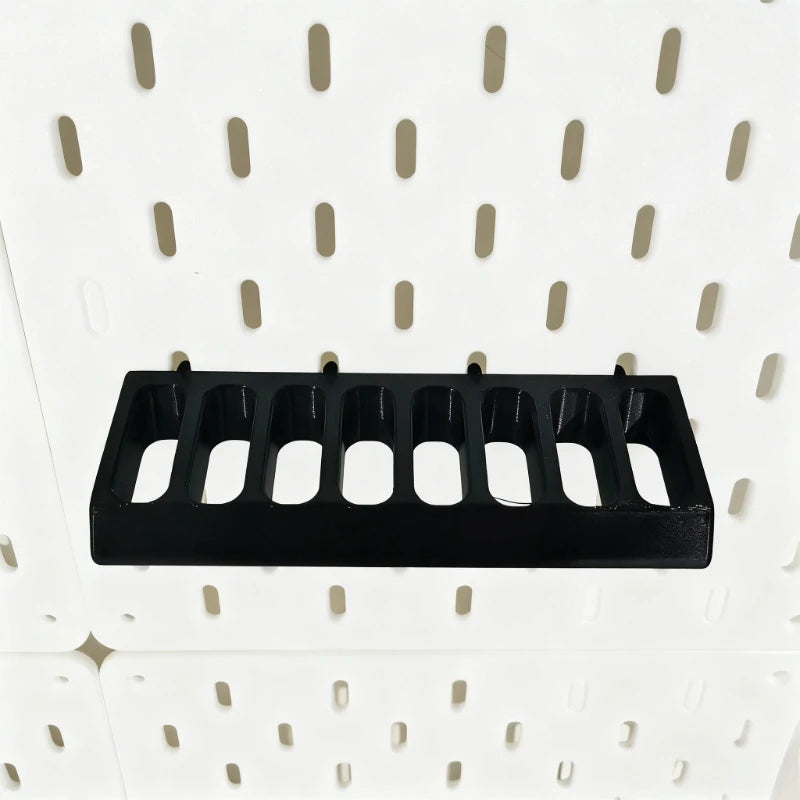 organiseur outils mural blanc noir rouge industriel panneau troué pince tournevis fixations