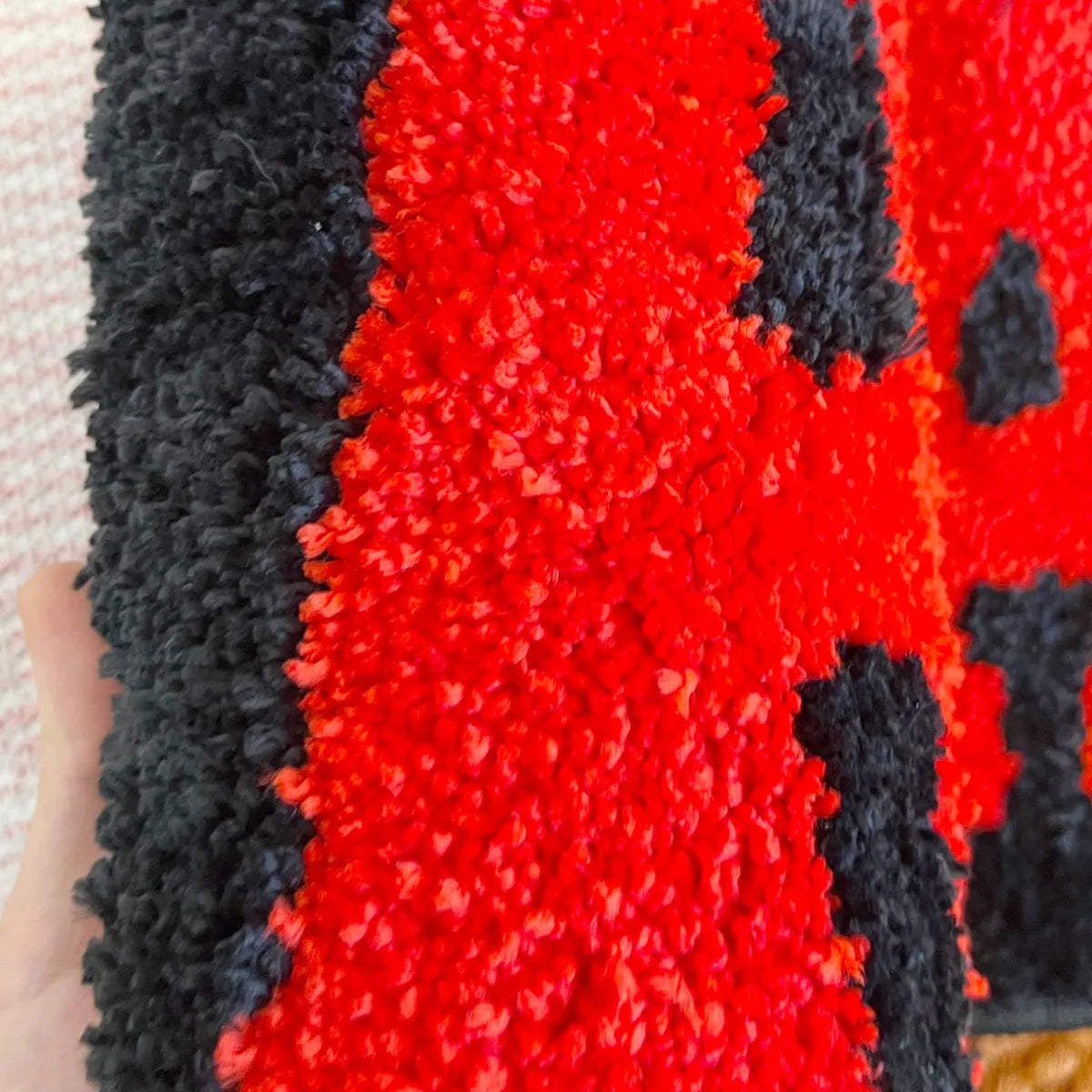 tapis acrylique antidérapant lettres relief moderne noir rouge intérieur extérieurversible lavage machine main