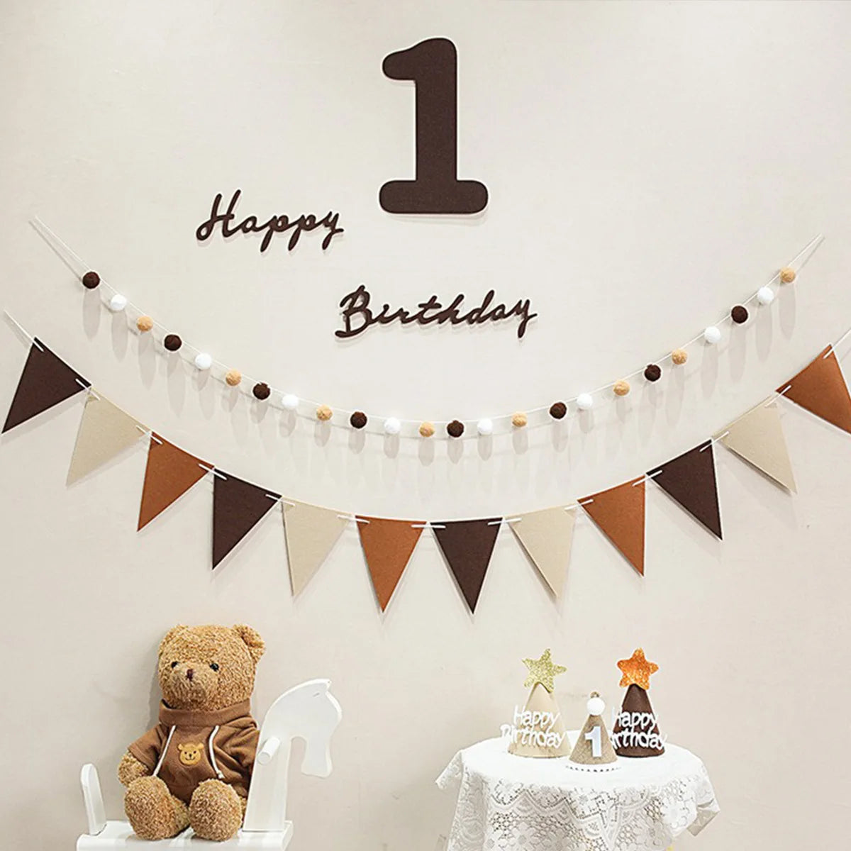 guirlande fanions bébé anniversaire visages marron beige gris décoration festive numérotation jours mois