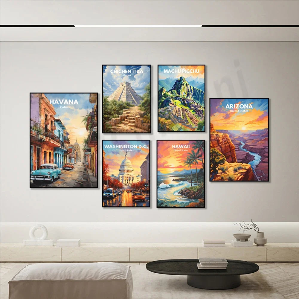 Une collection d'affiches de style vintage représentant différentes destinations touristiques, telles que Havana, Machu Picchu, Washington D.C. et l'Arizona, accrochées sur un mur blanc dans un intérieur moderne.