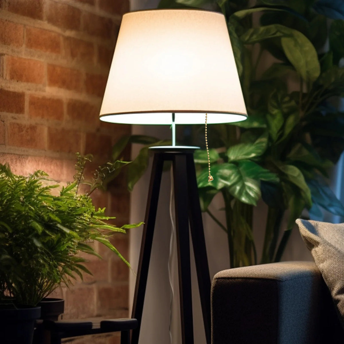 lampe table moderne abat jour beige cordon doré base métallique interrupteur fil électrique noir