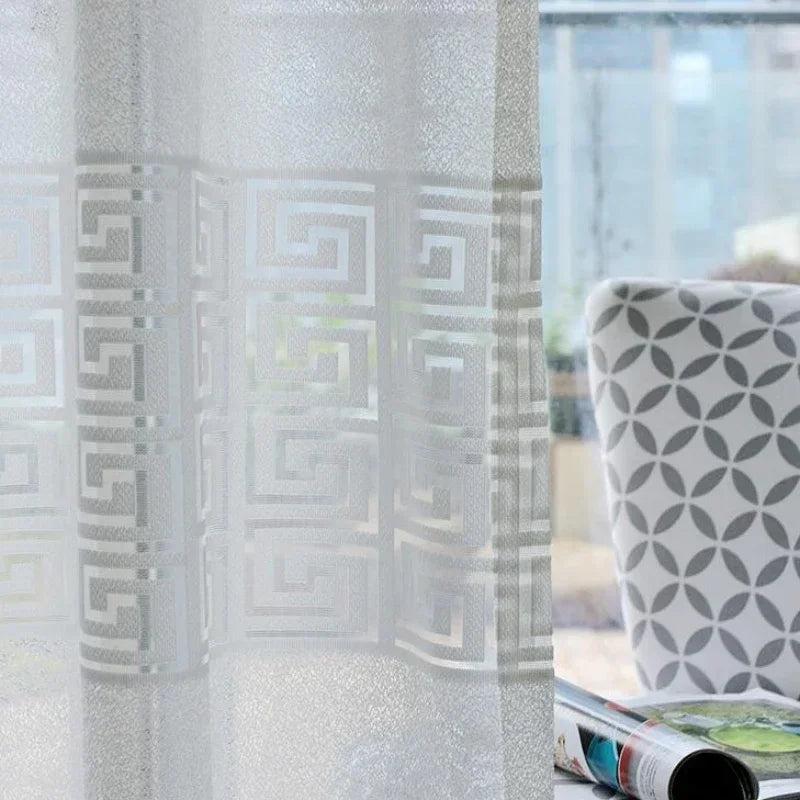 rideau moderne blanc gris motif géométrique translucide salon chambre fenêtre maison