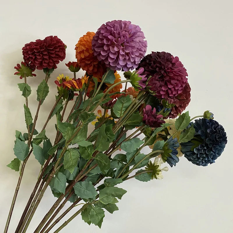 bouquet fleurs artificielles dahlias orange rouge violet intérieur décoration moderne minimaliste