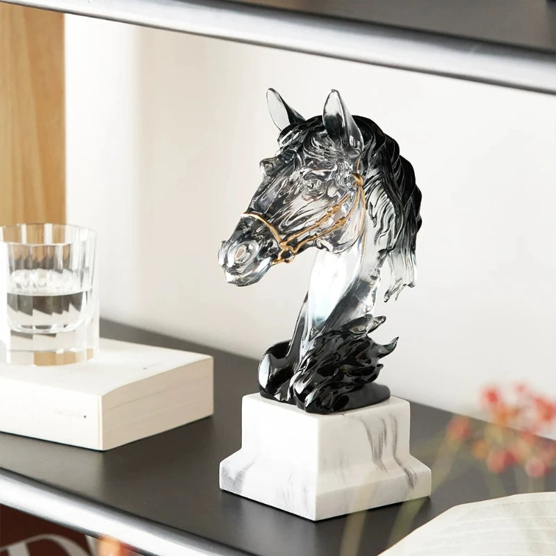 sculpture tête cheval transparent marbré moderne élégant base carrée décoration intérieure ornement animal résine