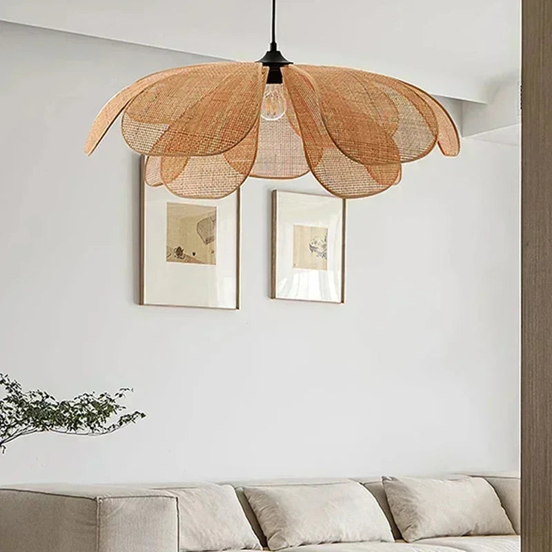 lampe suspendue rotin tissé pétale naturelle luminaire salon salle manger décoration maison moderne