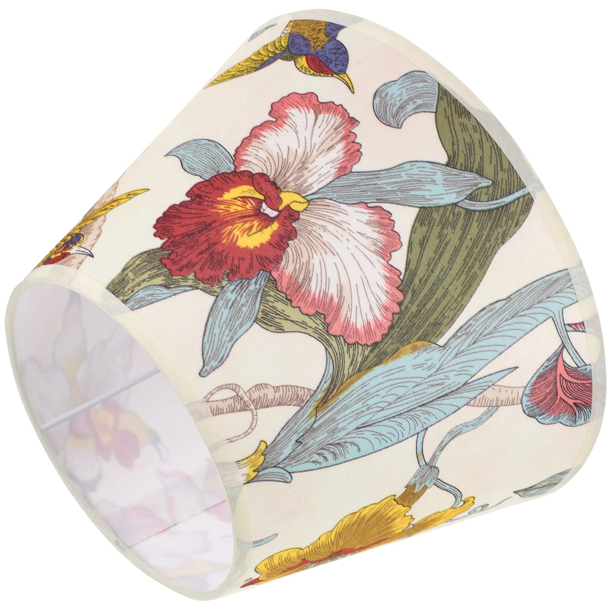 Abat-jour floral sur lampe de chevet dans chambre