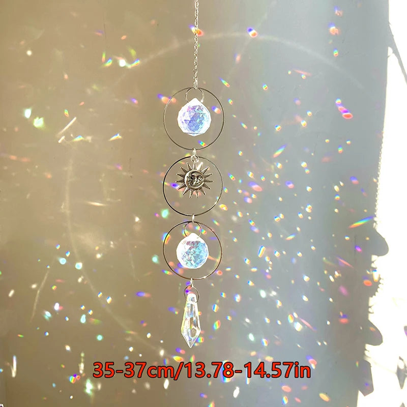 décoration murale cristal transparent multicolore motifs planétaires étoiles chaîne métallique artisanalextérieur