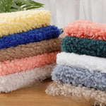 tissu bouclé imitation laine peluche beige bleu rose vert blanc poupée bricolage diy