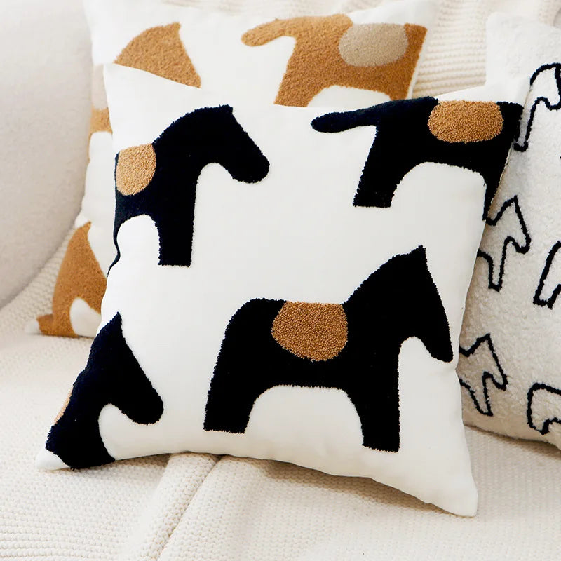 housse coussin brodé chevaux stylisés moderne marron noir blanc 45x45cm polyester adhésif chambre maison