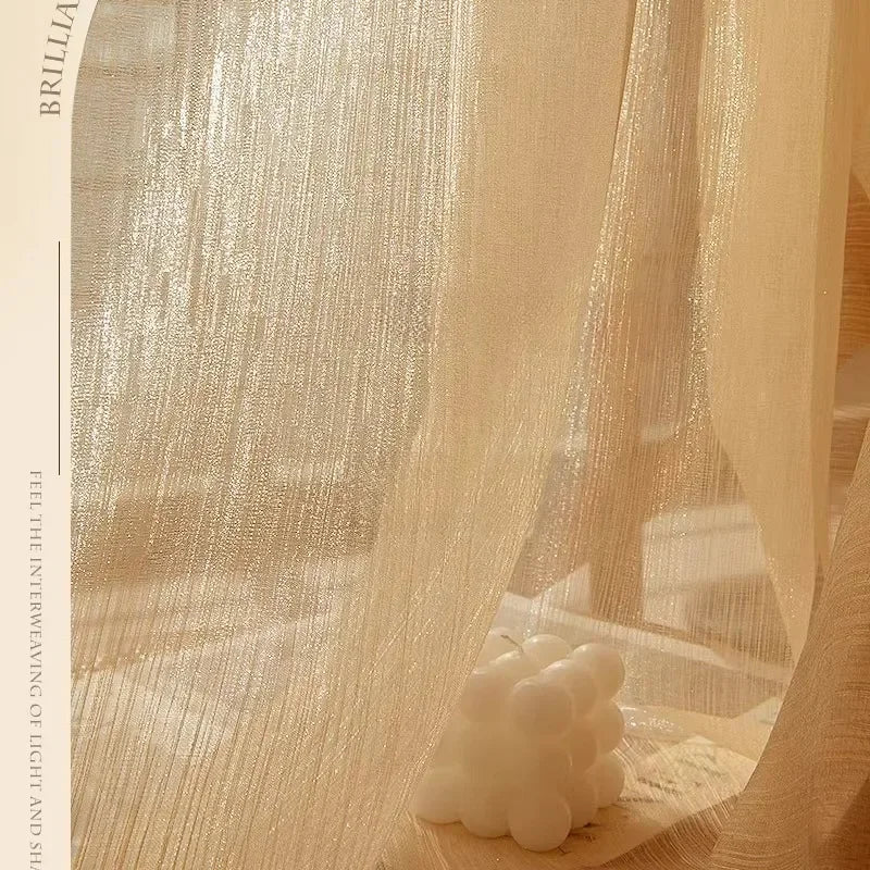 rideau fenêtre beige clair gaze dorée moderne élégant transparent léger salon maison