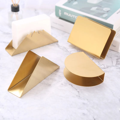 Porte-serviettes de table en acier inoxydable doré minimaliste sur une table de fête