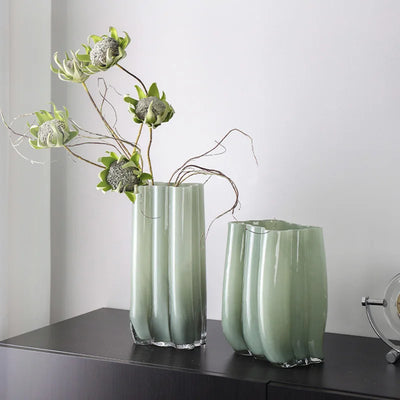 vase moderne vert pastel motif ondulé minimaliste intérieur décoration florale artificielle transparent