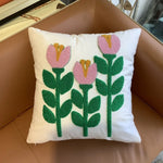coussin décoratif brodé motifs floraux multicolore moderne maison canapé