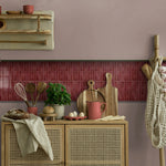 panneau decoratif auto adhésif rouge bordeaux rayures blanches moderne cuisine salle bain