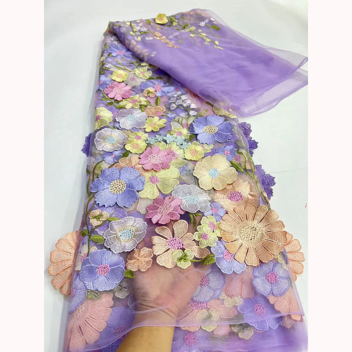 tissu brocart fleurs reliefs multicolore rose bleu vert jaune blanc biodegradable longueur 150cm echangable