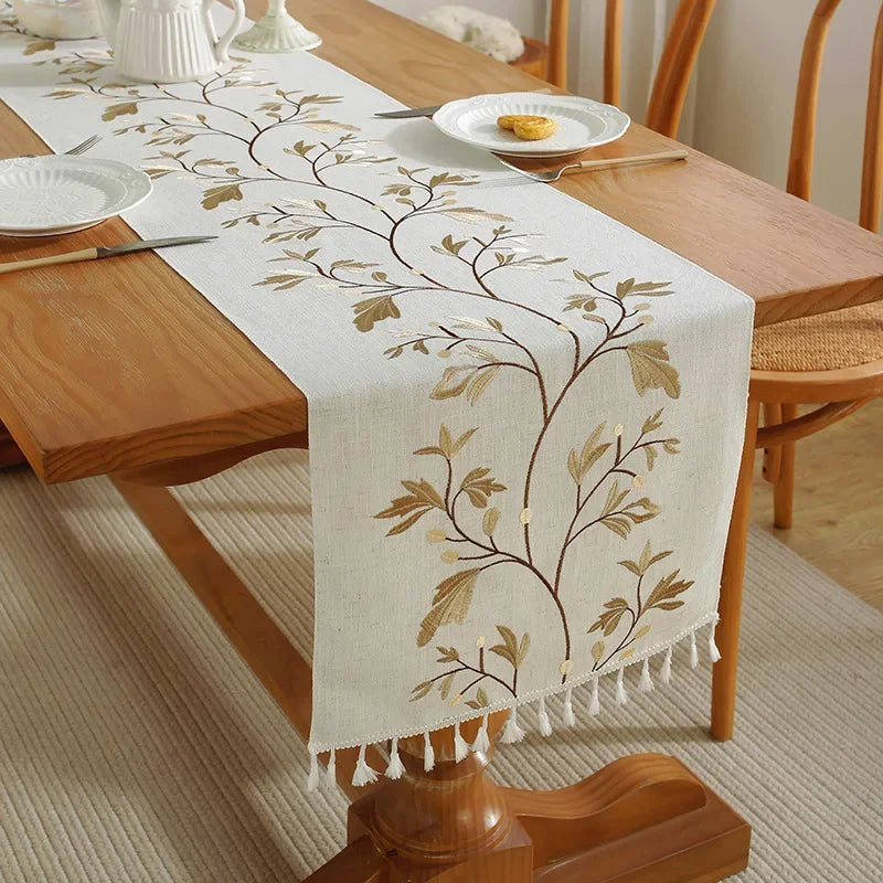 tableau chemin table rustique motifs végétaux franges beige branches feuilles textures tissées bohème