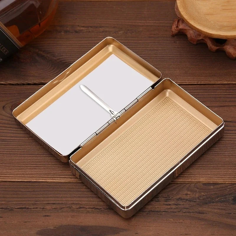 boîte tabac portable argentée gravure circulaire classique couteau compartiment tabac résistance humidité métal