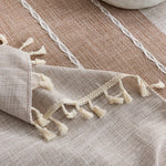 nappe rustique rectangle polyester moderne beige rayures tissage fin assiettes blancs couverts métalliques décoration
