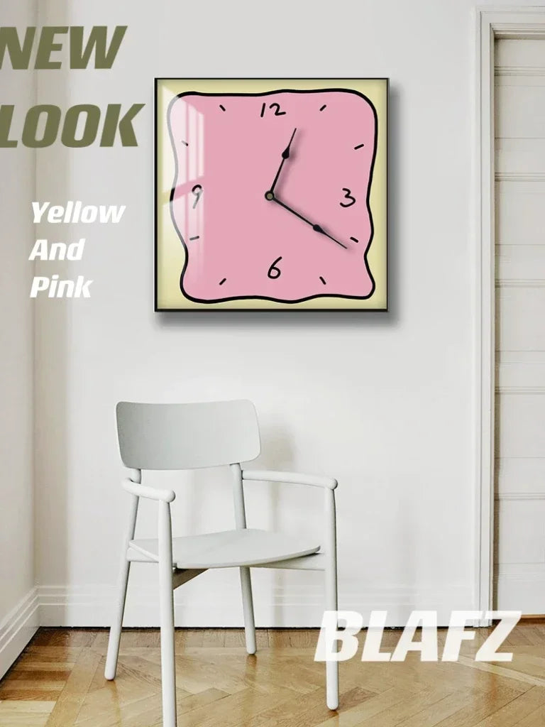 horloge murale carrée moderne cadre coloré chiffres blancs aiguilles noires salon maison décor
