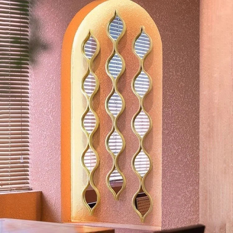 miroirs modernes dorés blancs ovales ondulés élégants décoration muriale chambre coucher