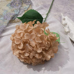 bouquet fleurs artificielles hortensias blanc bleu rose vert orange violet intérieur vintage romantique