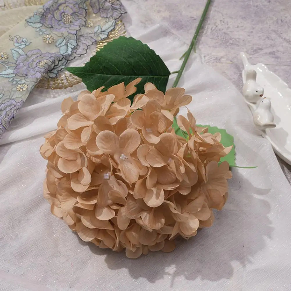 bouquet fleurs artificielles hortensias blanc bleu rose vert orange violet intérieur vintage romantique
