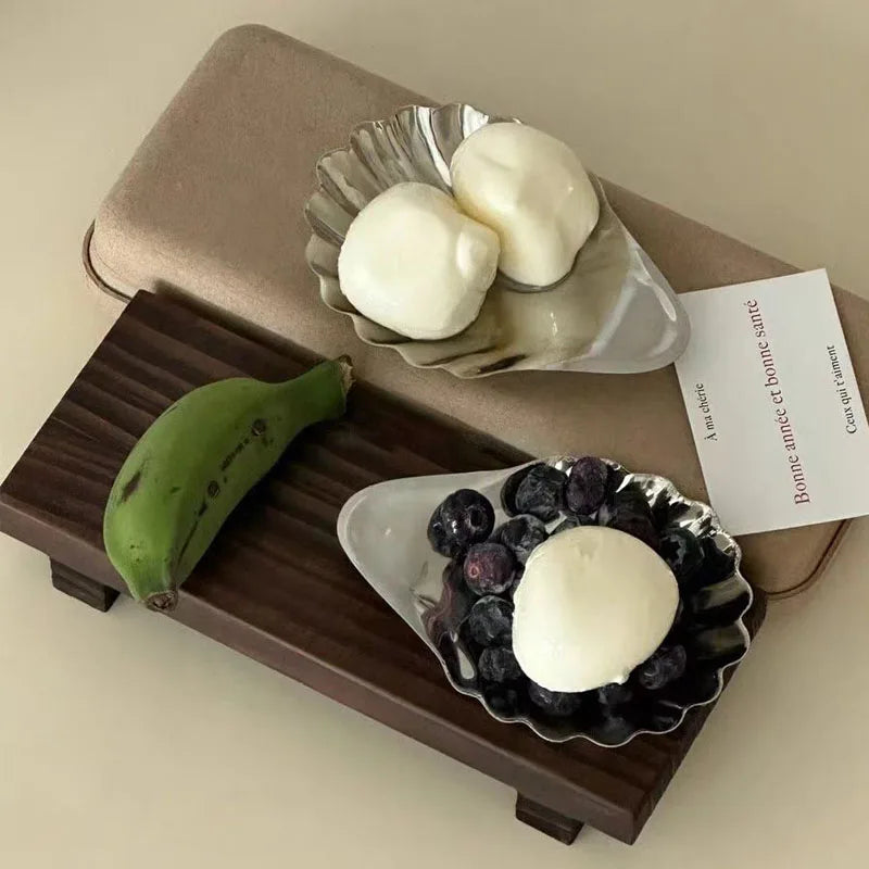 assiettes coquillages argentées rayures modernes dessert rangement bijoux plateau métal opaques