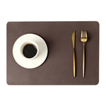 serviettes table moderne bleu marine vert foncé texture cuir minimaliste respectueux environnement opaques