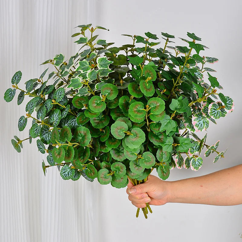 décoration intérieure plante artificielle feuilles eucalyptus vert clair vert foncé blanc moderne minimaliste soie