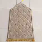 tapis géométrique moderne élégant vert clair bleu marine rouge rose gris clair franges dorées
